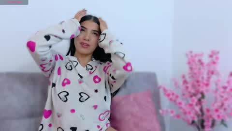 Melanie online show from April 18, 4:37 am