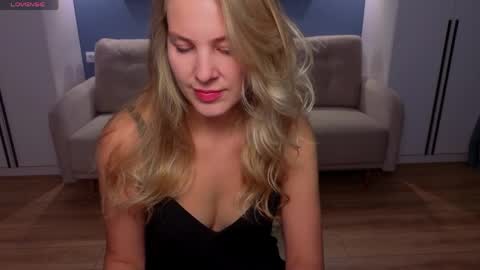 Melanie Bennett online show from May 8, 6:38 am