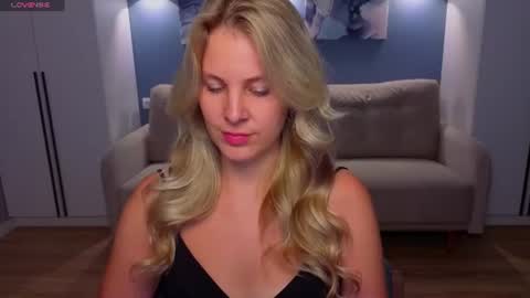 Melanie Bennett online show from June 19, 9:35 am