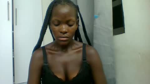 melaninpetite online show from February 10, 6:45 pm