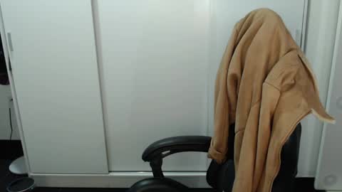 Melannie online show from May 16, 6:38 am