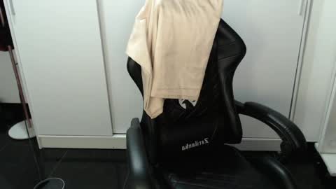 Melannie online show from May 26, 6:02 am