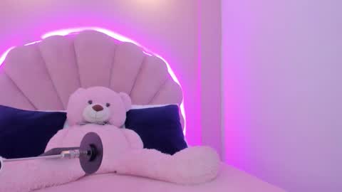 Melanie online show from October 7, 5:23 am