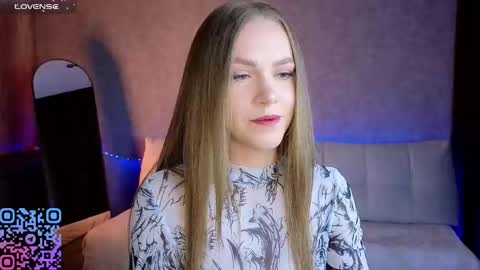 Melee Eva - Thumbs Up please  online show from March 18, 3:50 pm