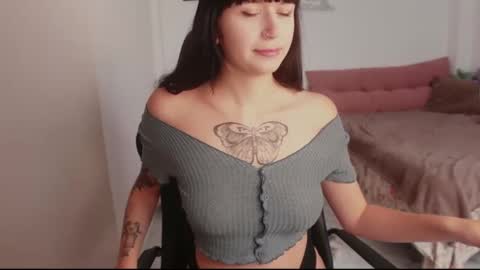 Snapshot of melinamars_ chatting on December 7, 3:41 pm Melina online show from December 7, 3:41 pm