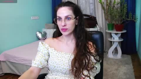 Snapshot of melinasmit chatting on March 3, 9:16 am Melina online show from March 3, 9:16 am