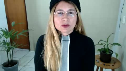 Melinda online show from June 9, 10:53 pm