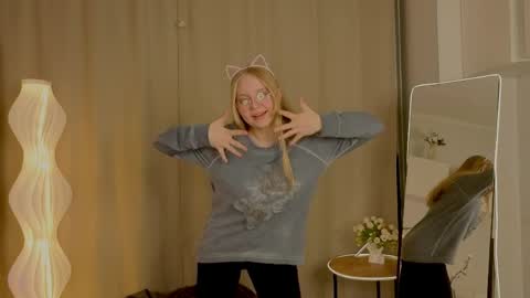 Alice - online show from April 4, 7:45 pm