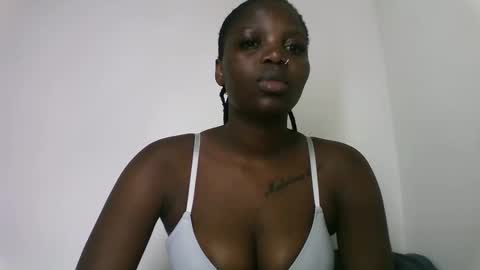 melinvash online show from May 18, 1:39 pm