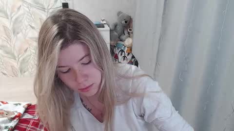 Melissa  Ray online show from November 17, 2:56 am