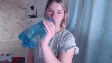 Melissa  Ray online show from November 13, 10:14 am