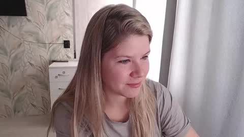 Melissa  Ray online show from October 15, 5:32 am