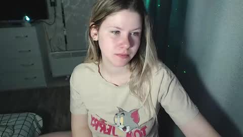 Melissa  Ray online show from March 9, 9:03 pm