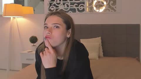 MelissaCrayzy online show from May 15, 9:45 am