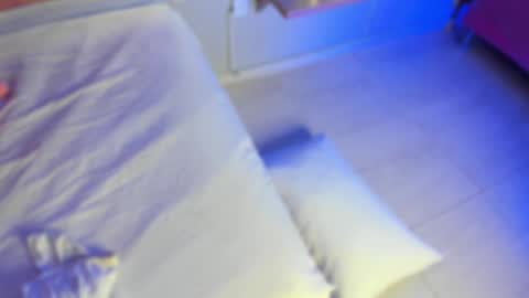 M E L I S S A  online show from December 16, 12:00 pm