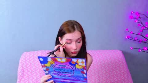 mellhyees online show from May 22, 3:26 am