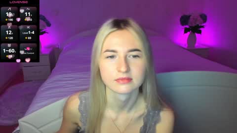 Mellina online show from December 14, 9:45 pm