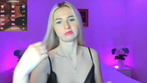 Mellina online show from December 3, 9:45 pm