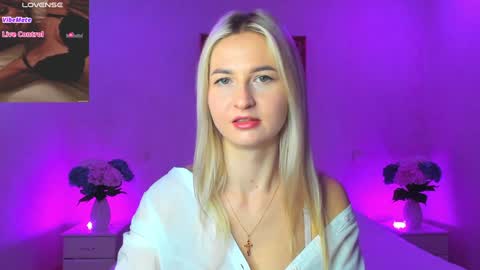 Mellina online show from December 4, 8:18 pm