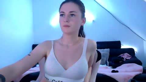melly4you online show from August 5, 6:47 pm