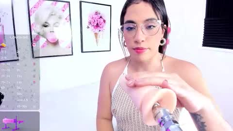 melly_col online show from October 28, 1:39 pm