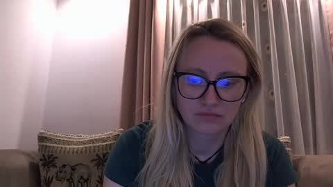 Melly online show from May 10, 8:33 pm