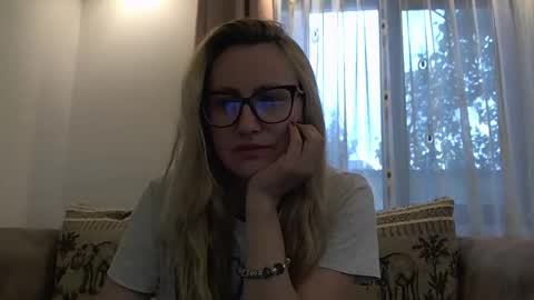 Melly online show from May 13, 4:13 pm