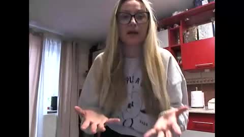 Melly online show from February 11, 8:27 am