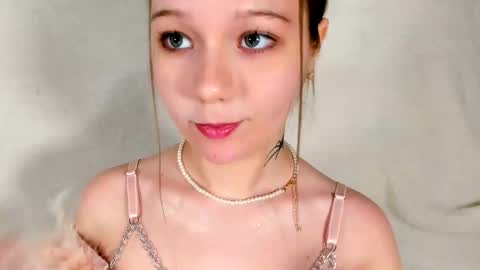 MelMooon online show from February 8, 8:34 pm