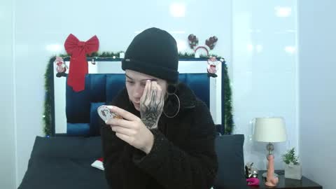 Snapshot of meloddy_collins chatting on December 5, 12:44 pm Meloddy Coliins online show from December 5, 12:44 pm