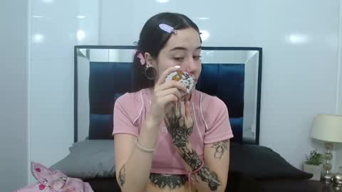 Snapshot of meloddy_collins chatting on February 19, 1:17 pm Meloddy Coliins online show from February 19, 1:17 pm