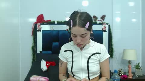 Snapshot of meloddy_collins chatting on December 11, 12:55 pm Meloddy Coliins online show from December 11, 12:55 pm