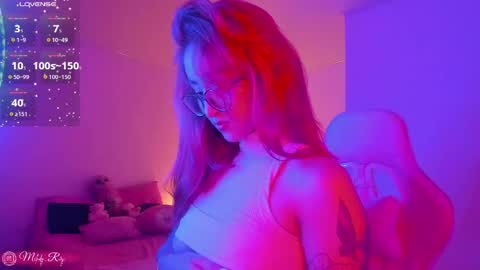 Melodie Roy 999 online show from May 7, 4:39 am