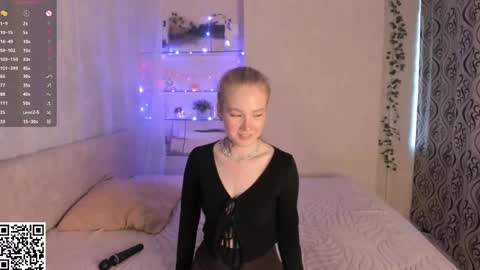 melodievejar online show from May 22, 2:26 pm