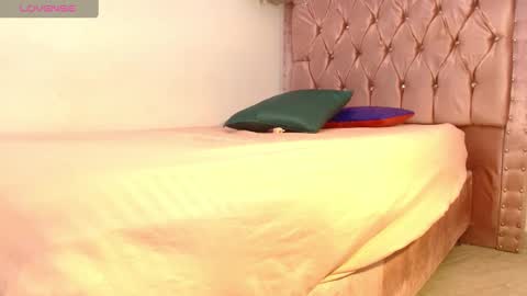 melody_mercy online show from December 9, 12:08 pm