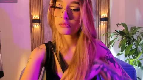 melodylanee online show from May 9, 11:34 am