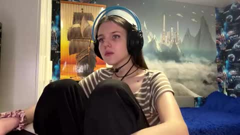 Hi Im Aria 18 years old online show from December 5, 3:02 pm