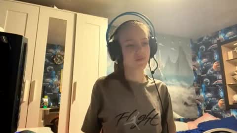 Hi Im Aria 18 years old online show from October 14, 2:08 pm