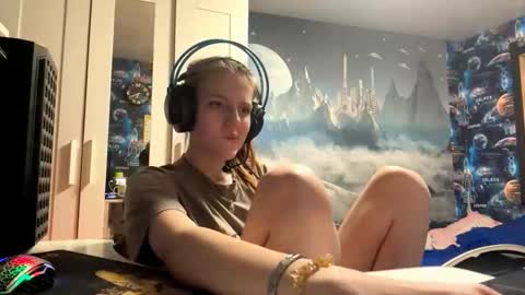 Hi Im Aria 18 years old online show from October 15, 2:19 pm