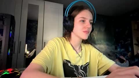 Hi Im Aria 18 years old online show from October 20, 12:08 pm