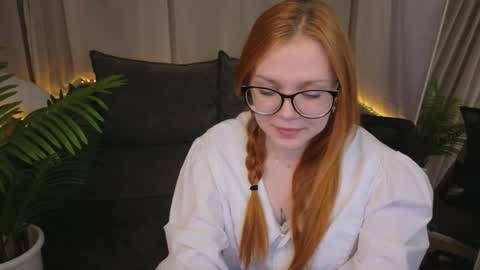 memymee_ online show from June 8, 1:39 am