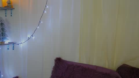 Snapshot of merida_bell18 chatting on December 2, 11:16 pm Merida Bell online show from December 2, 11:16 pm