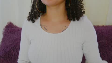 Snapshot of merida_bell18 chatting on January 1, 3:56 am Merida Bell online show from January 1, 3:56 am