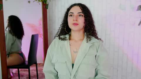 Snapshot of merida_bell18 chatting on October 1, 11:42 pm Merida Bell online show from October 1, 11:42 pm