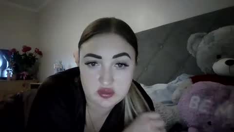 MeriWoulders online show from April 19, 6:54 pm