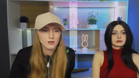 merli warner online show from April 8, 11:12 am