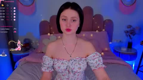 Snapshot of merylew chatting on February 9, 6:11 am Anna online show from February 9, 6:11 am