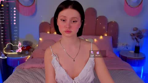 Snapshot of merylew chatting on February 8, 6:12 am Anna online show from February 8, 6:12 am