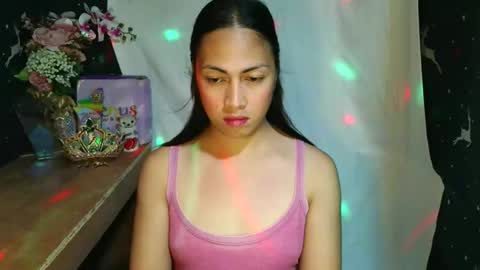 Mia online show from December 15, 1:49 pm