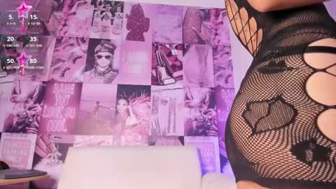 Mia online show from November 18, 7:37 pm